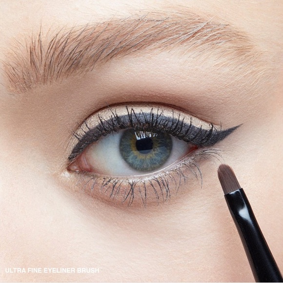 🆕 Bobbi Brown ULTRA FINE EYE LINER BRUSH |
Slim and firm for precise lines - Picture 2 of 4